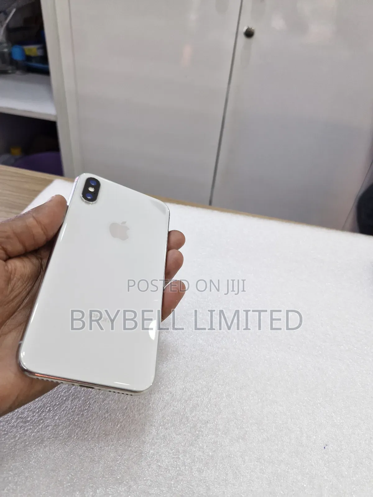 Apple iPhone X 64 GB White