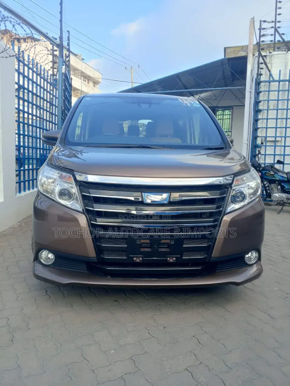 Toyota Noah 2.0 AWD (7 Seater) 2019 Brown