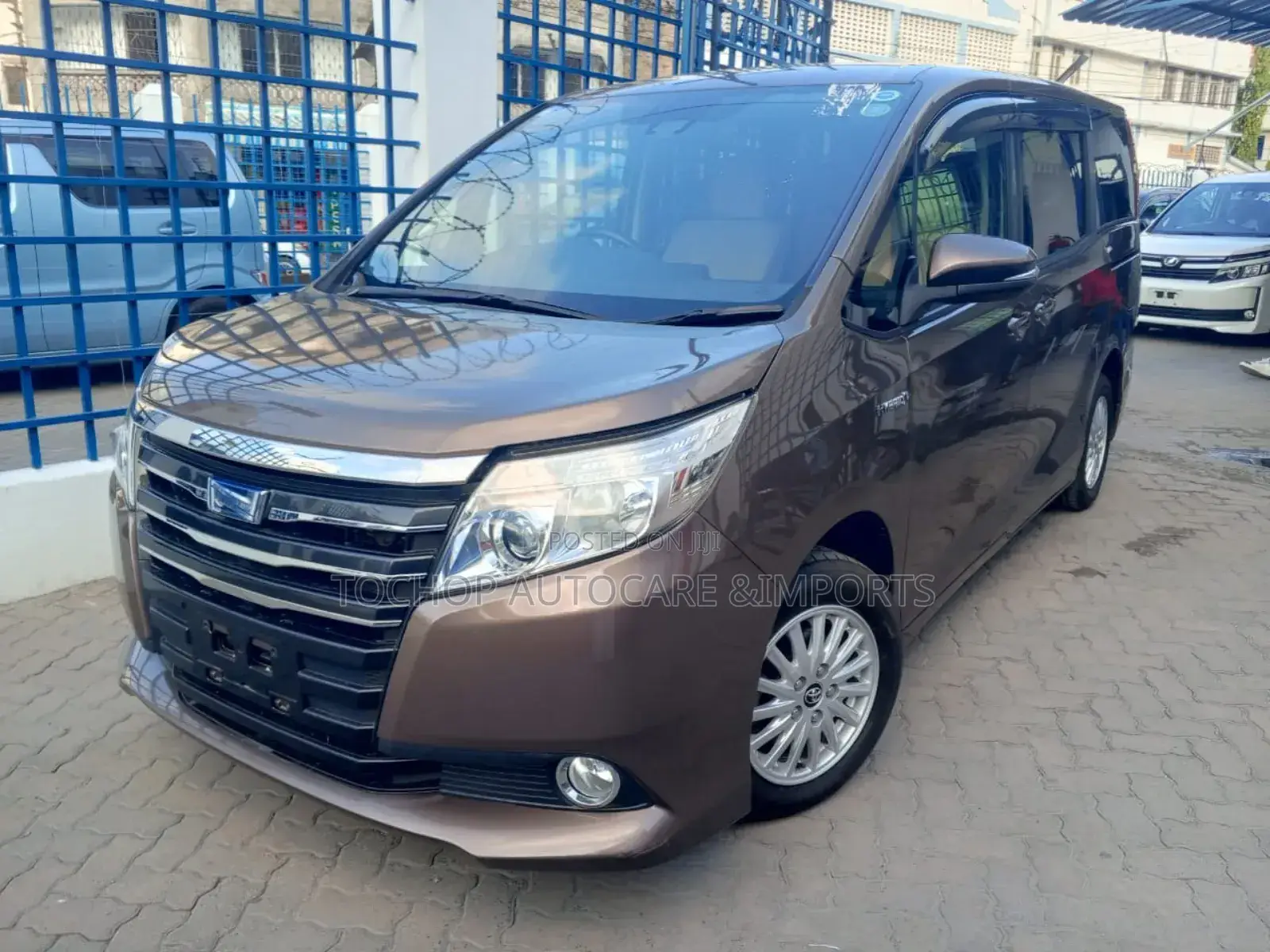 Toyota Noah 2.0 AWD (7 Seater) 2019 Brown