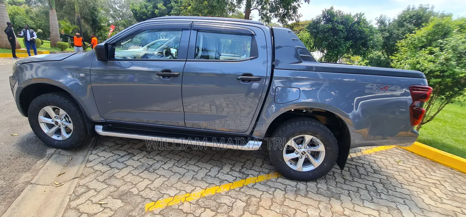 New Isuzu D-MAX 2025 Gray