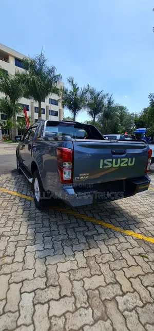 New Isuzu D-MAX 2025 Gray