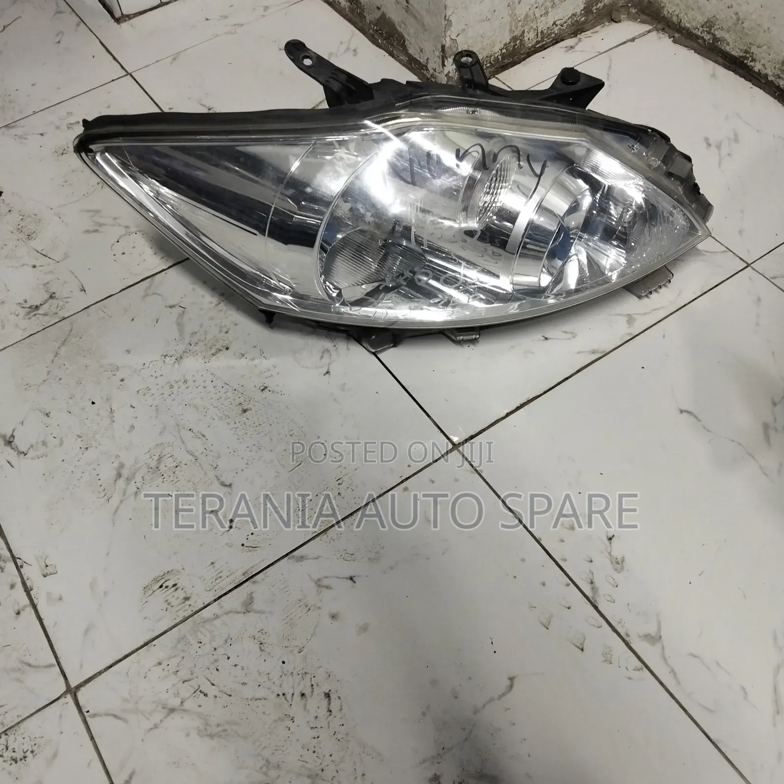 Auris 2010 Headlight