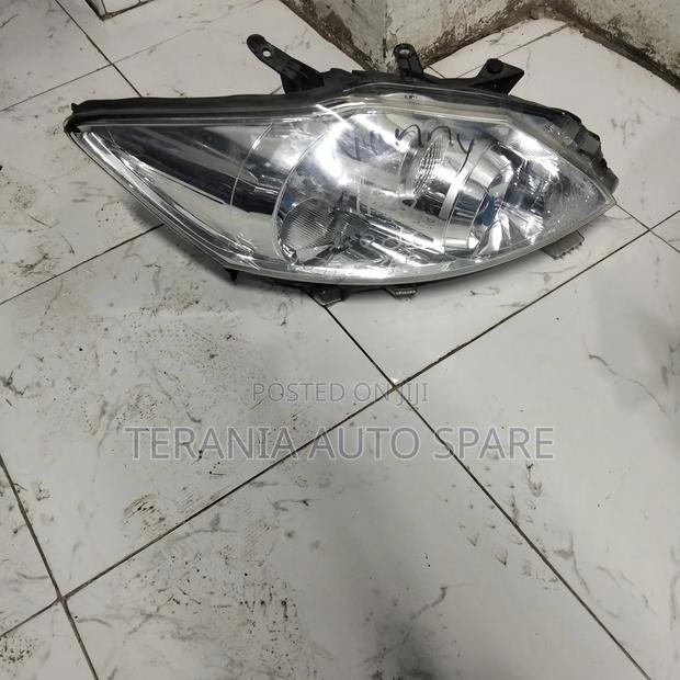 Auris 2010 Headlight - main view
