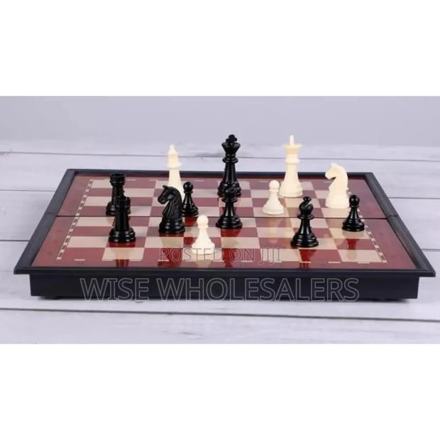 Magnetic Foldable Chess Board