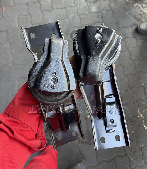 Pajero I.O Engine Mount (Set) - thumbnail 2