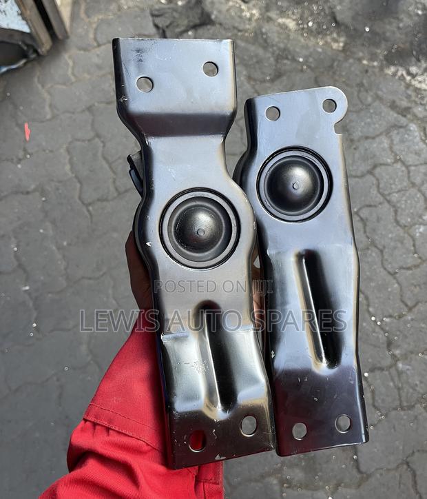 Pajero I.O Engine Mount (Set) - thumbnail 4