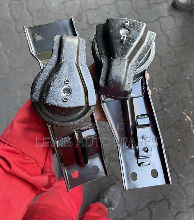 Pajero I.O Engine Mount (Set) - thumbnail 3