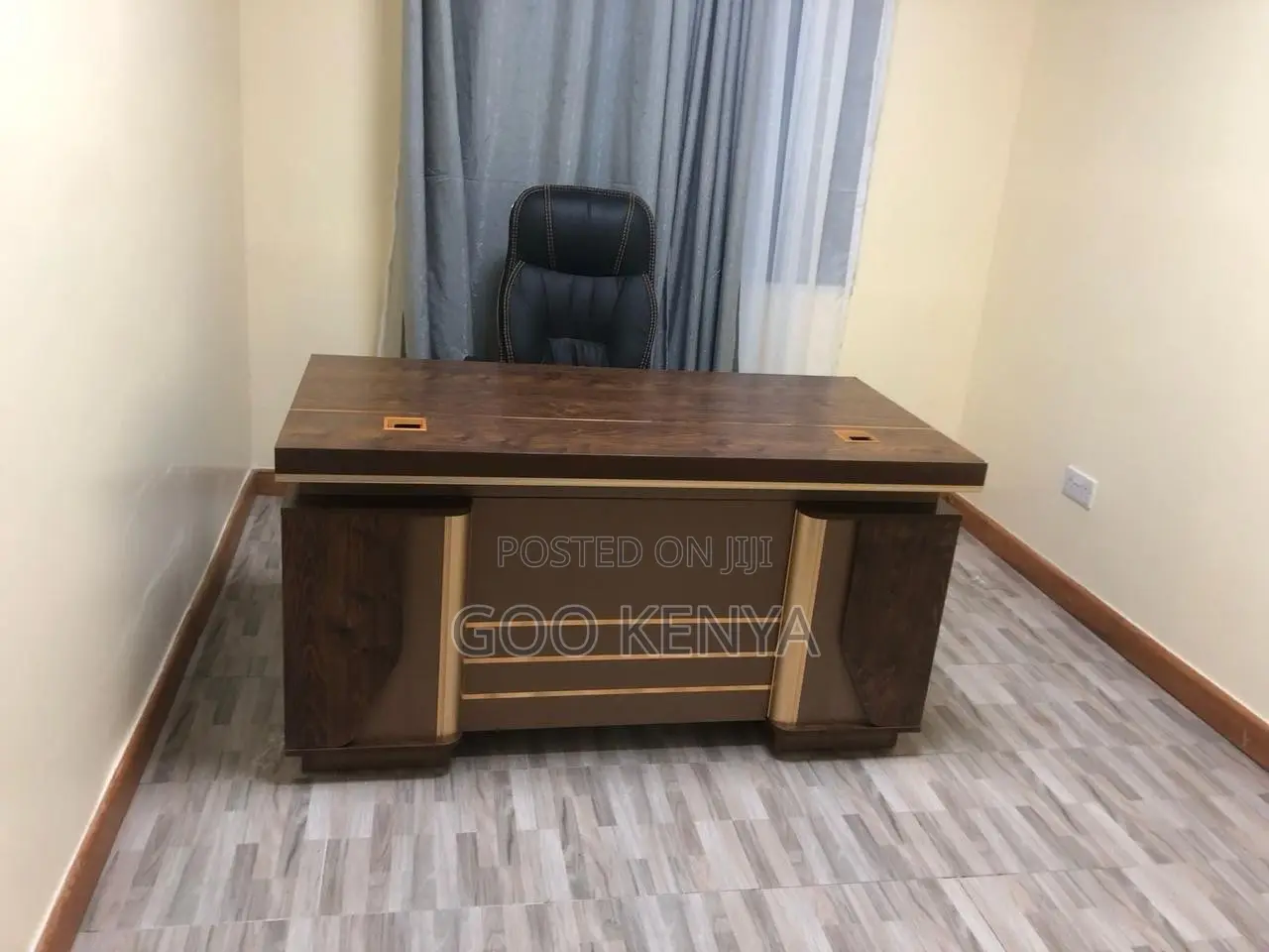 Office Desk ; 1400meter Classic Elegance Executive Desk
