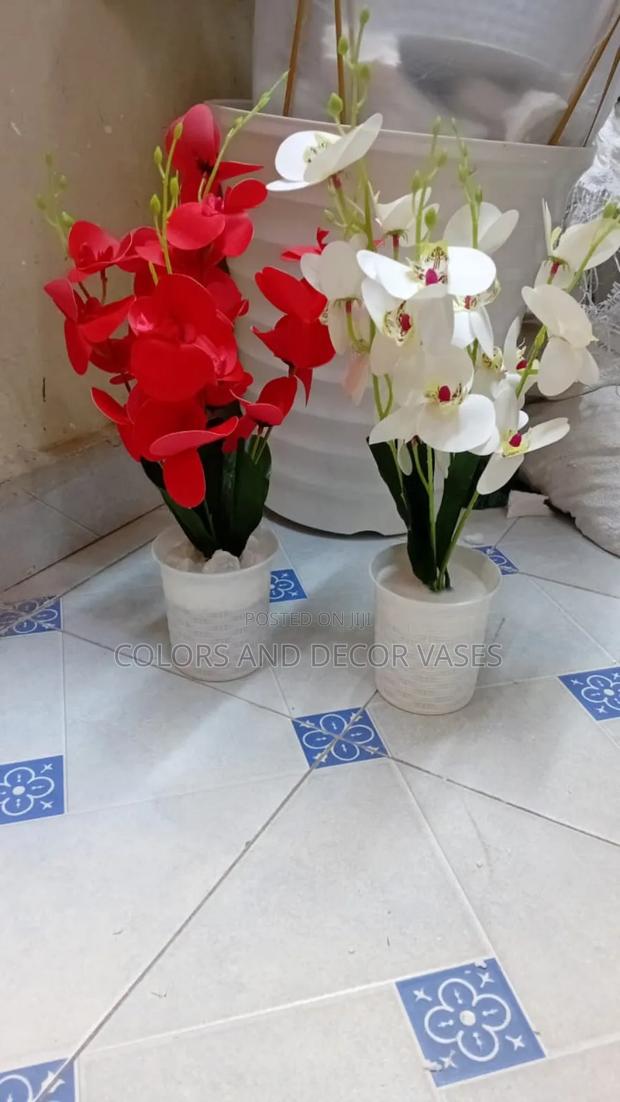 Home Decor Flowers Table