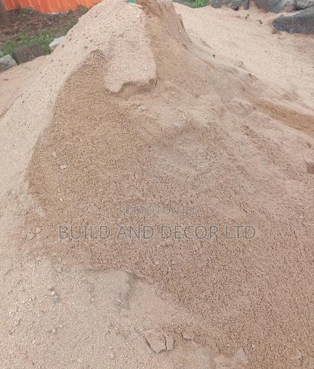 River Sand Per Wheelbarrow - thumbnail 2