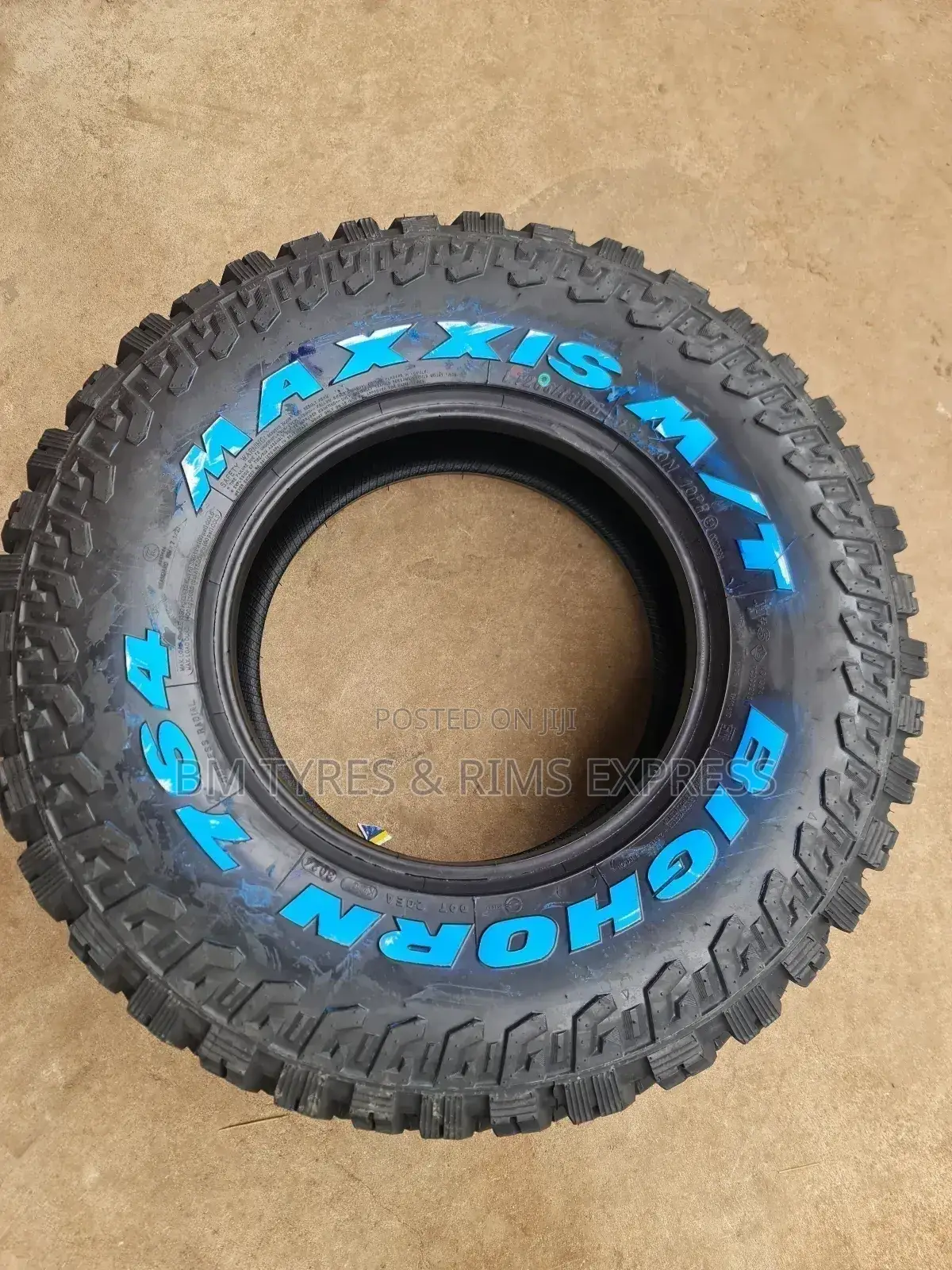 265 /75 R16 Maxxis (764)Mud Terrrain.