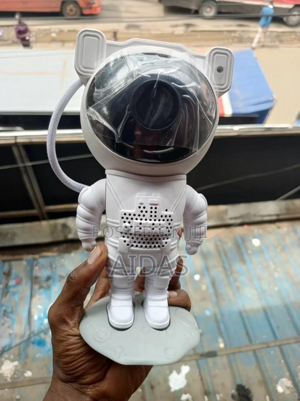 Astronaut Star Projector Night Light - thumbnail 2