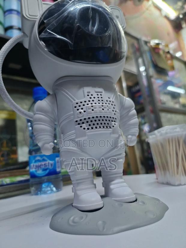 Astronaut Star Projector Night Light - thumbnail 4