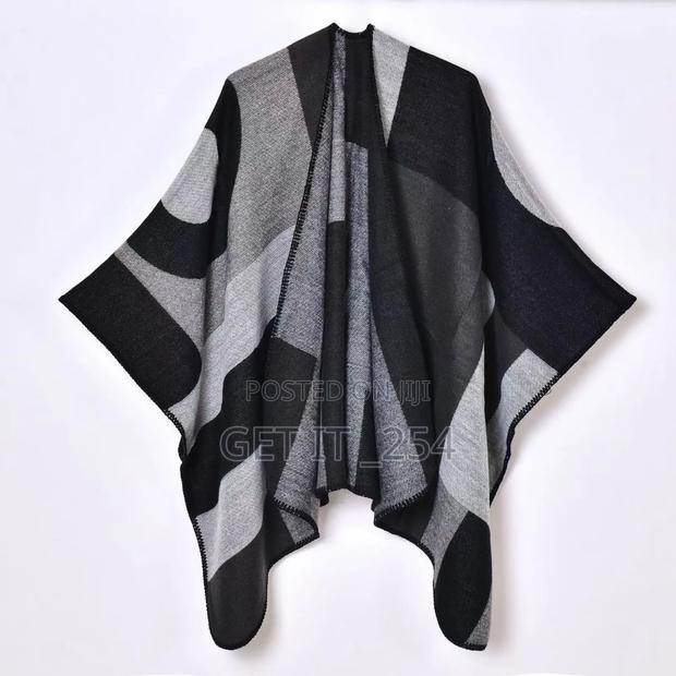 *Women's Geometric Wrap Shawl/Poncho* - thumbnail 3