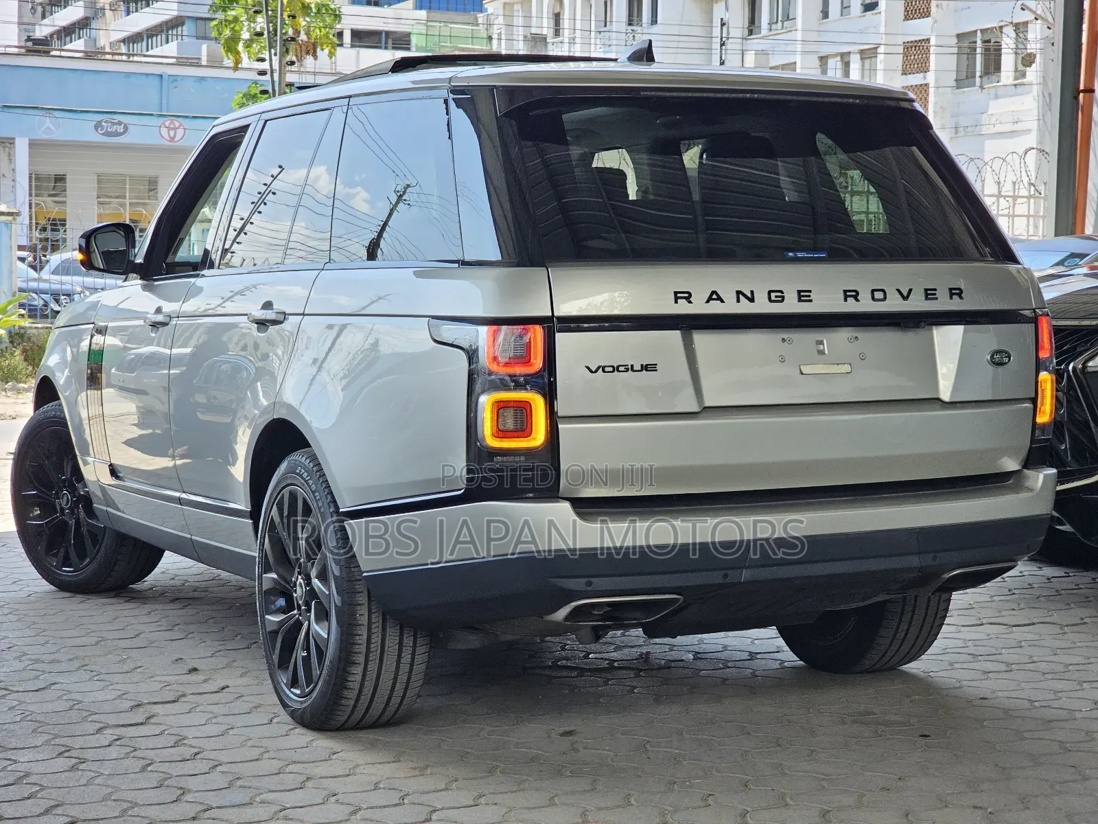 Land Rover Range Rover Vogue 2019 Gold