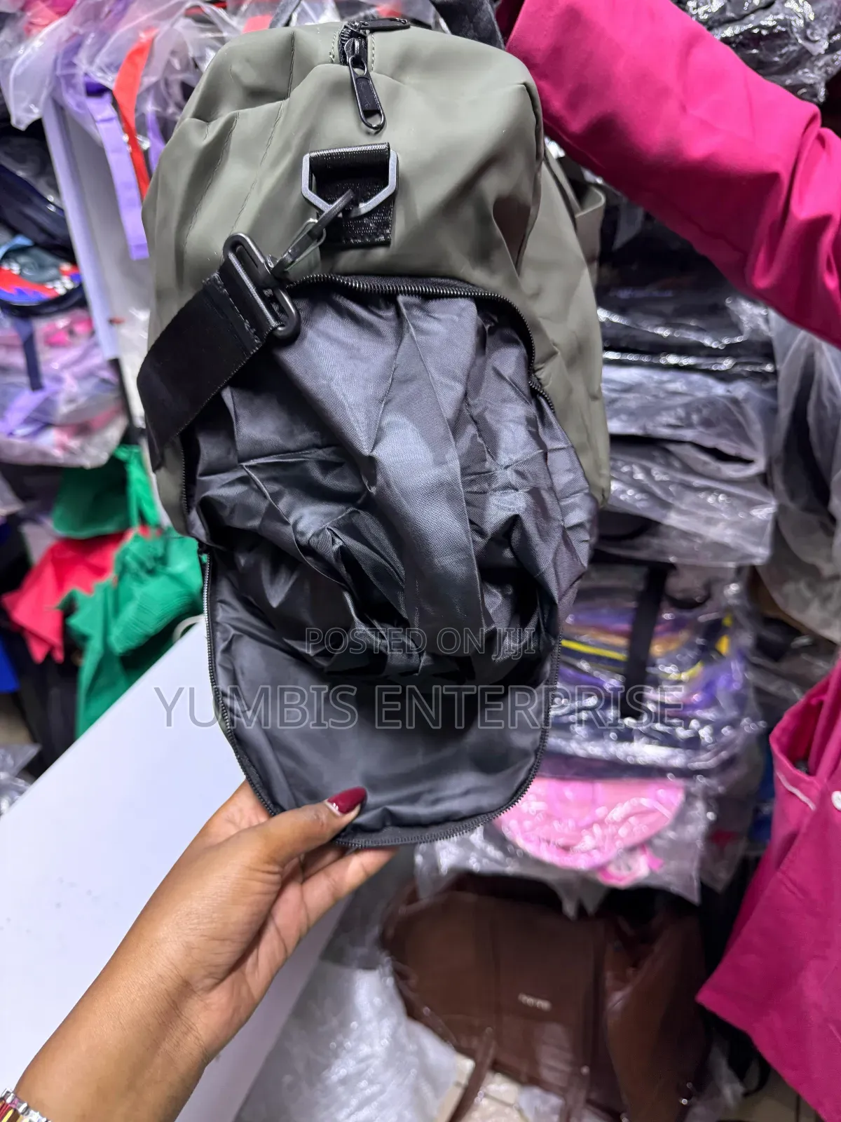 Quality Duffle Gym Amazing Material at 1200 Only