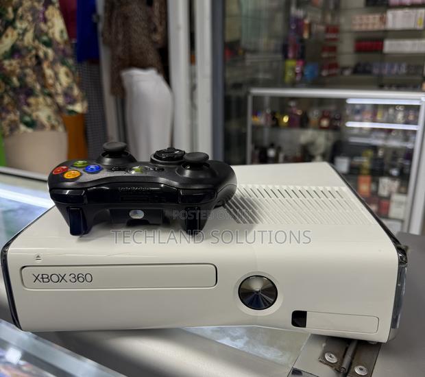 Clean Xbox 360 Chipped Machine - thumbnail 5