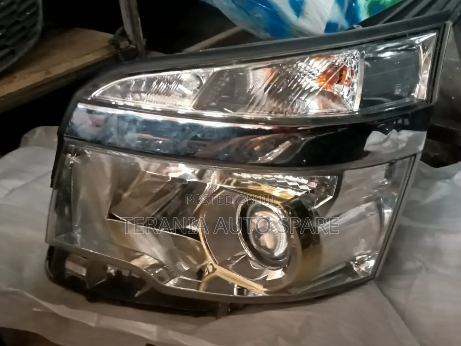 Voxy 2012 Xenon
