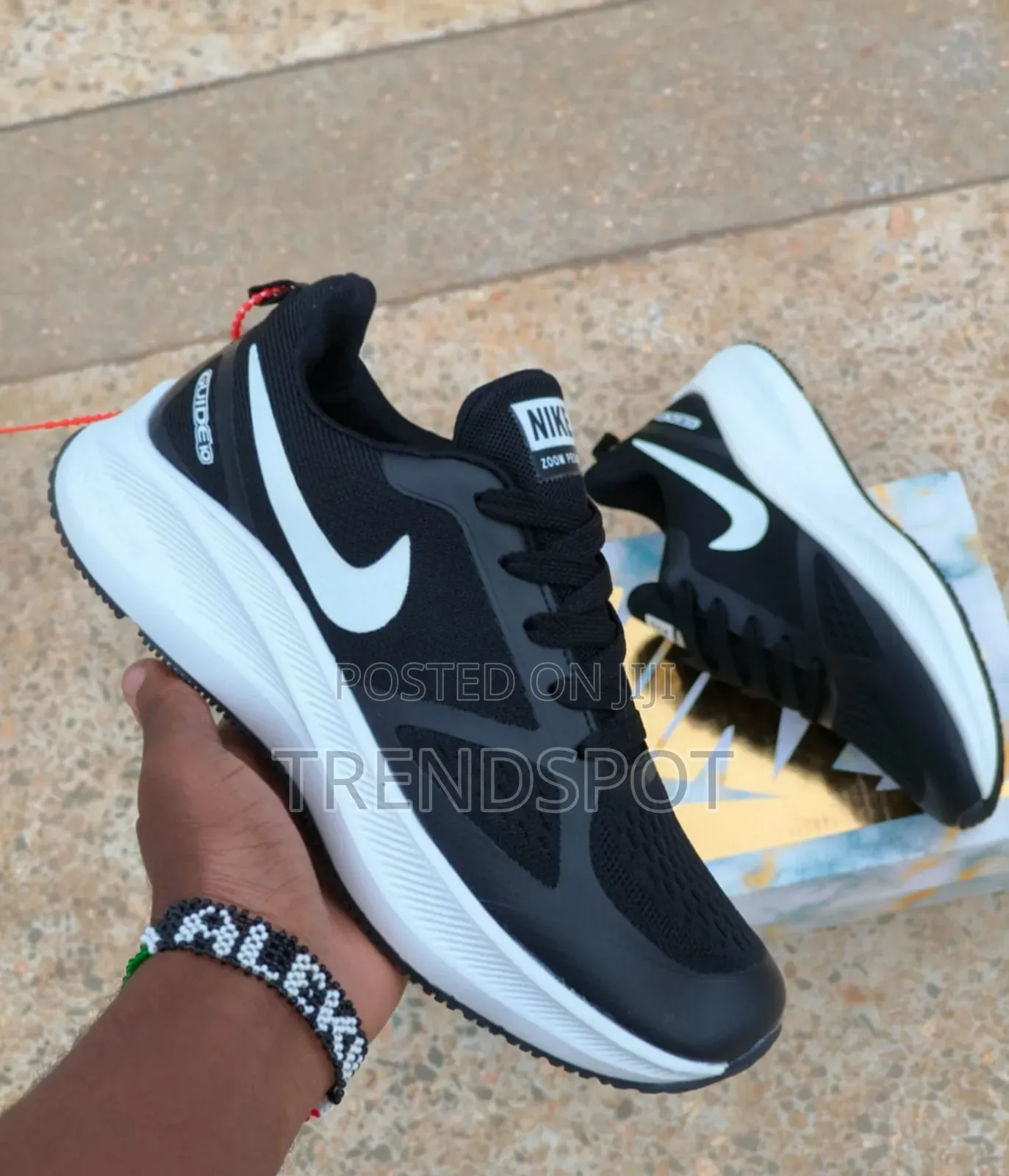 Zoom 
Shoes 