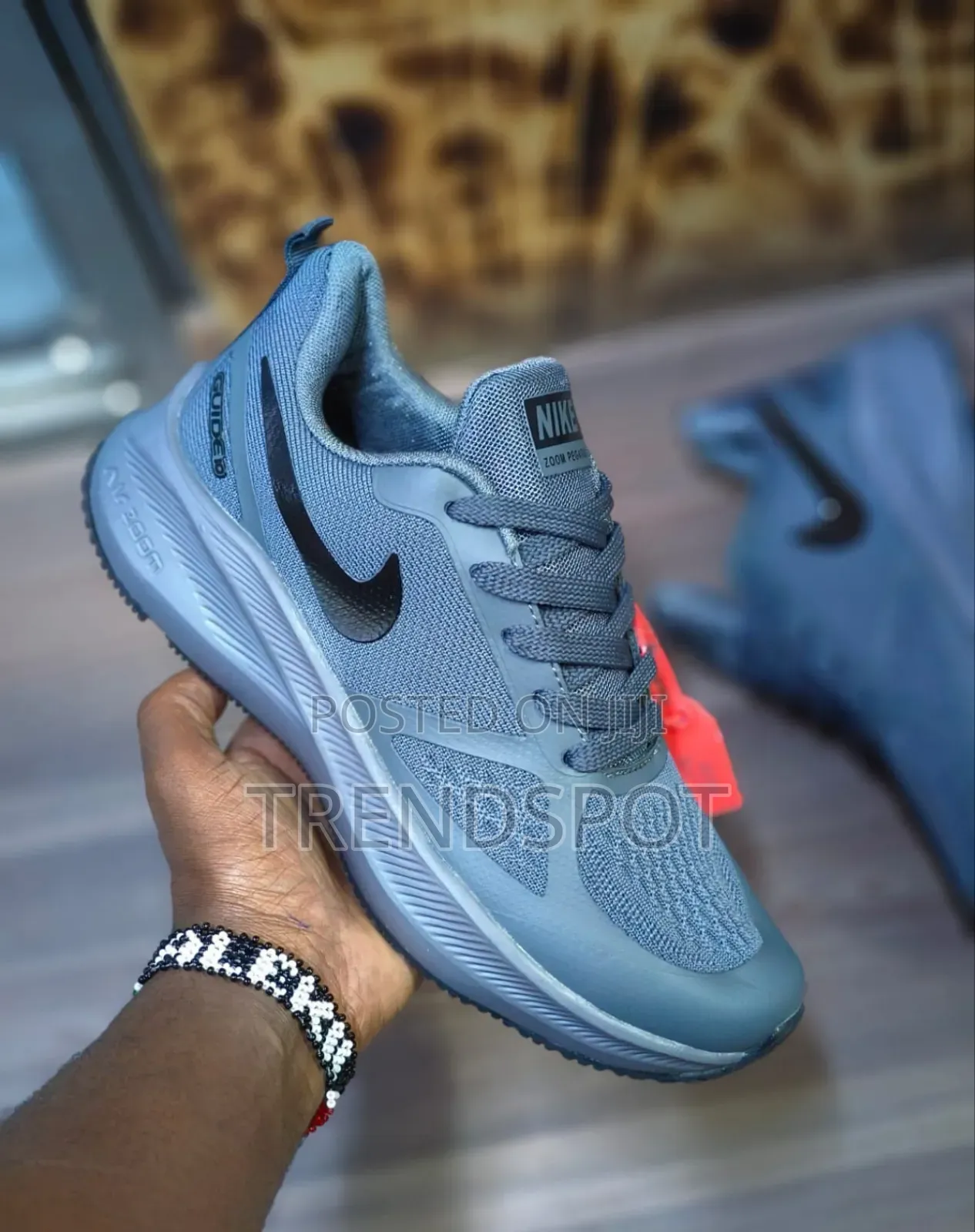 Zoom 
Shoes 