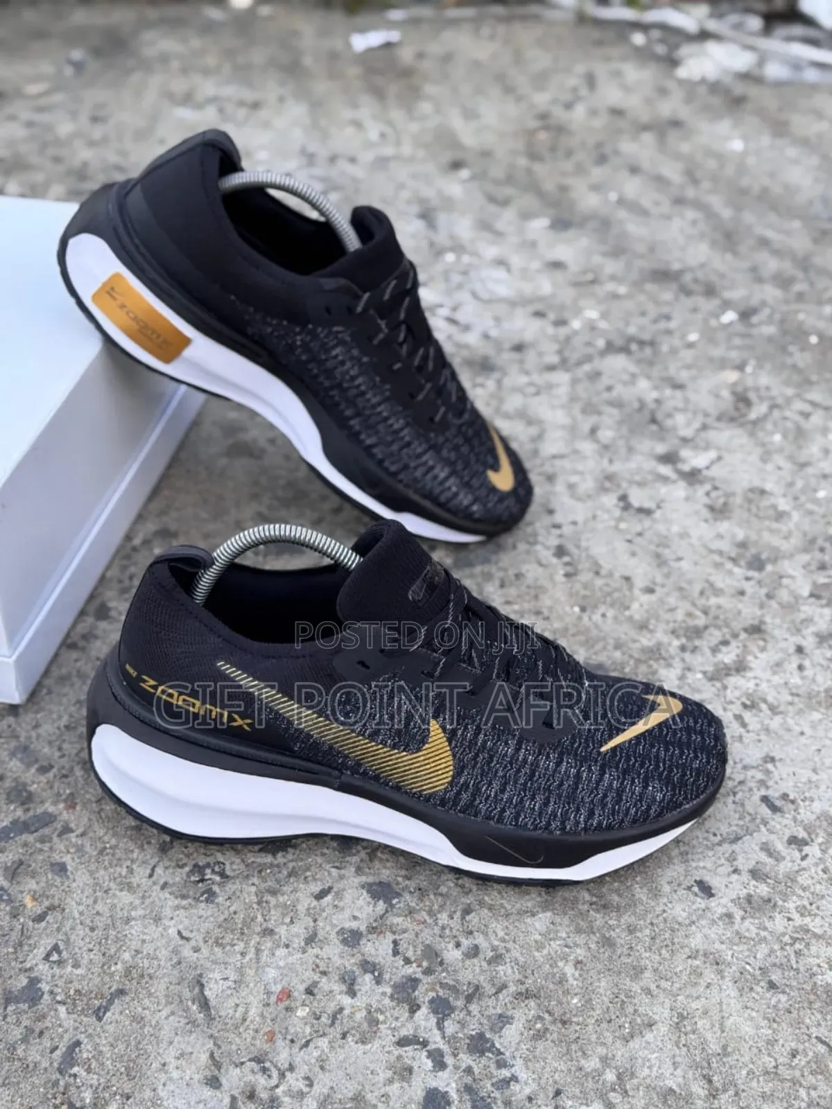 Black-Gold Nike Zoom (Invincible Run *