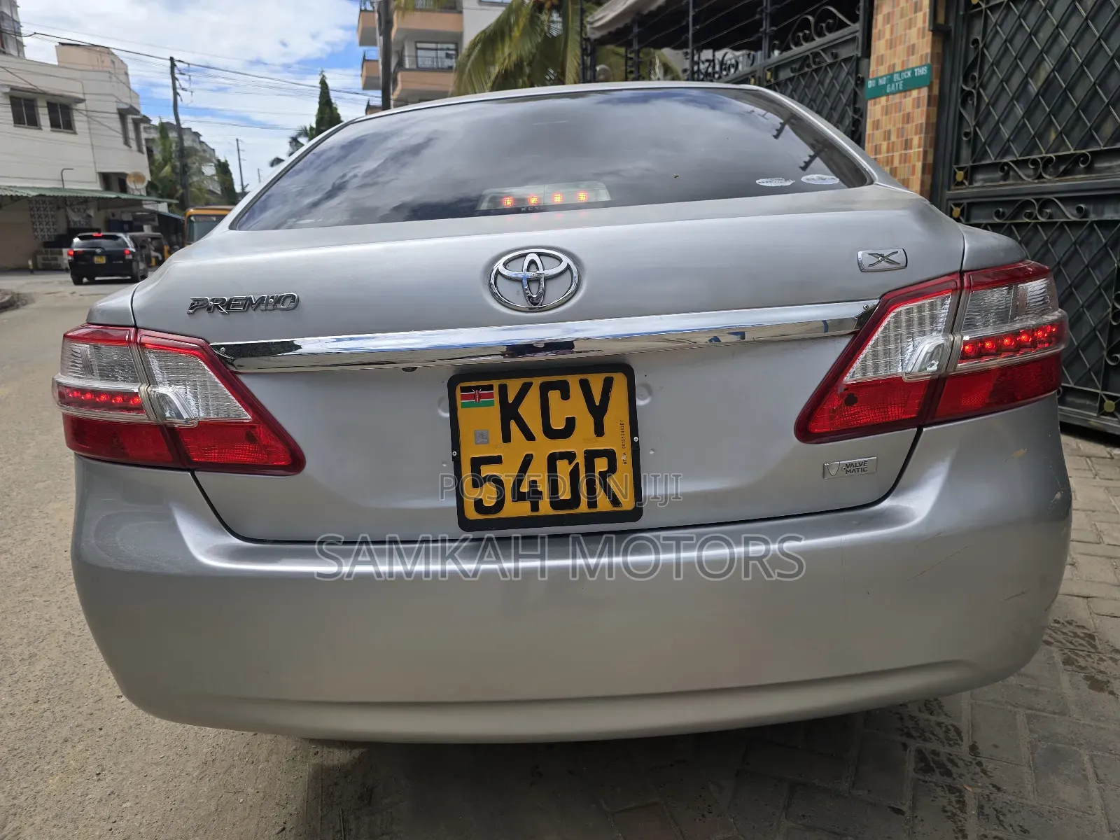 Toyota Premio 2013 Silver