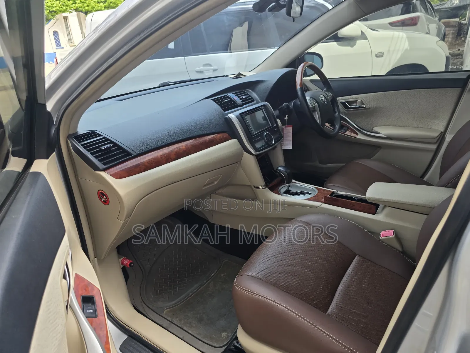 Toyota Premio 2015 Silver