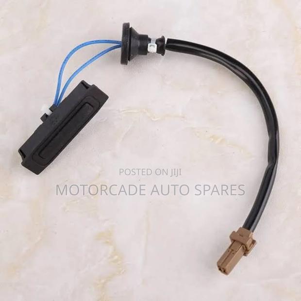 Nissan Xtrail T31 Boot Switch