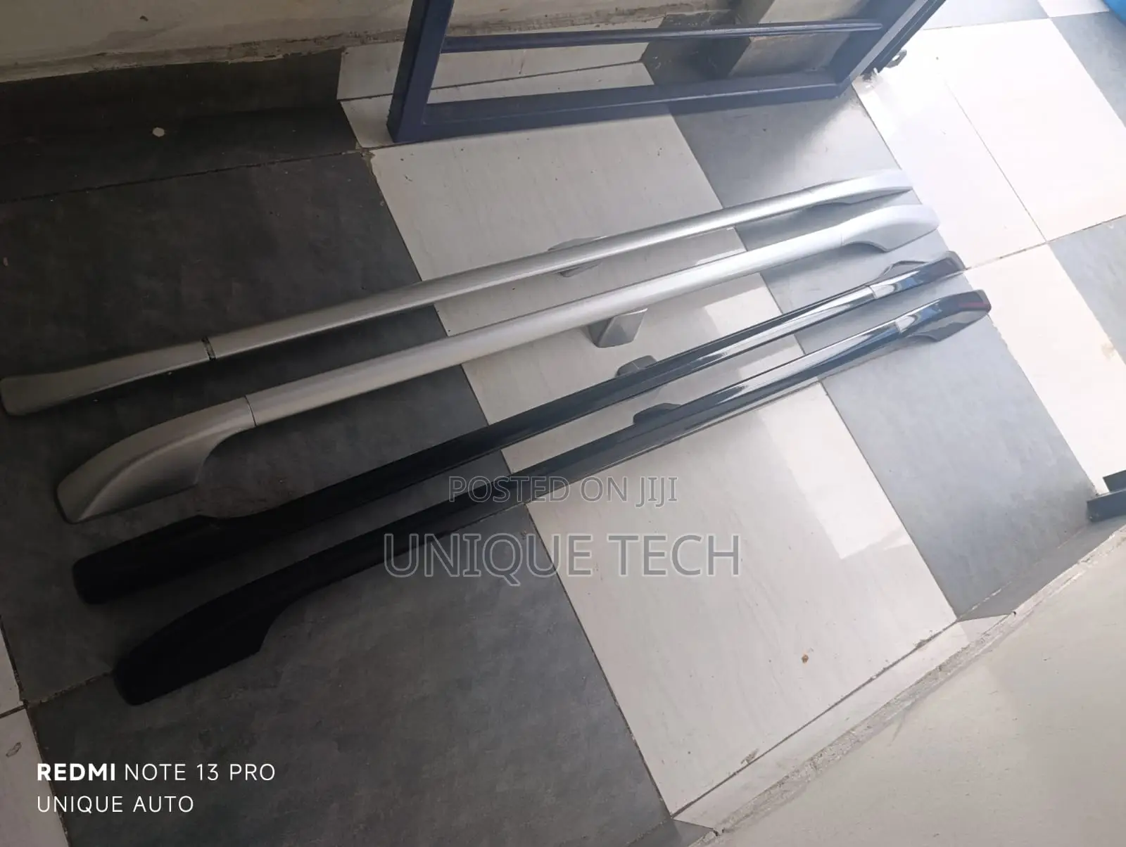 Universal Plain Silver/Black Roof Rails For Vehicles