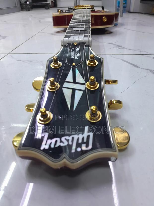 Gibson Guitar - thumbnail 2