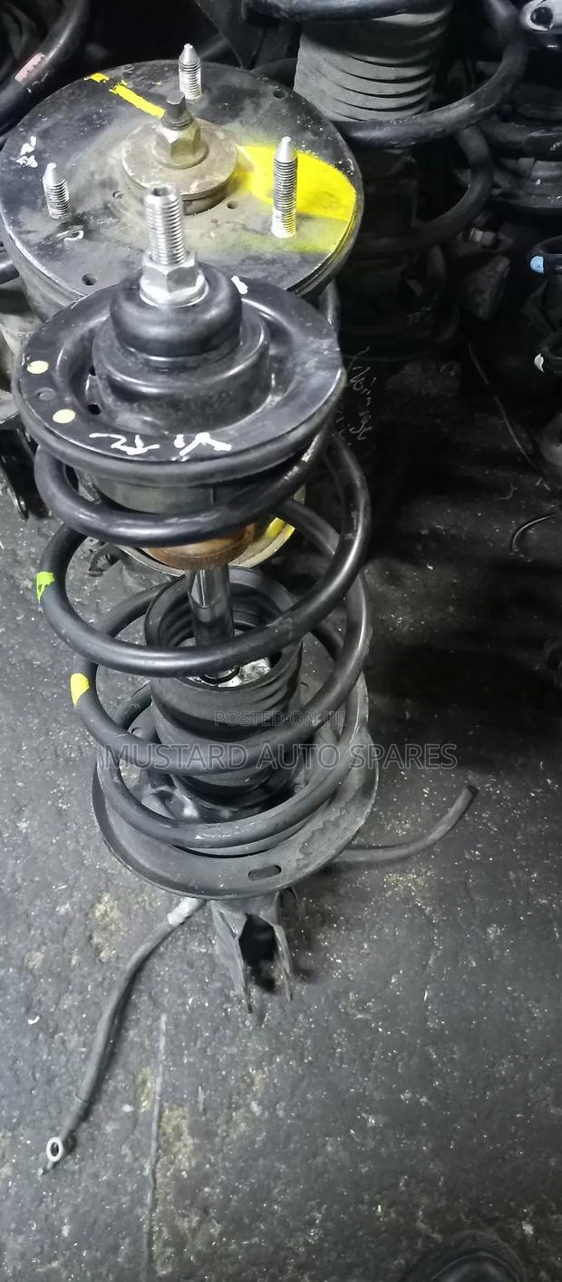 Vitz Front Shock Ex Japan - thumbnail 2
