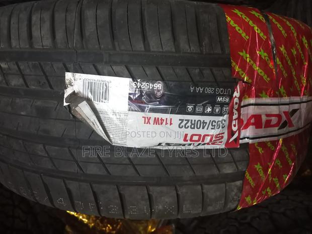 305/40r22 Roadx