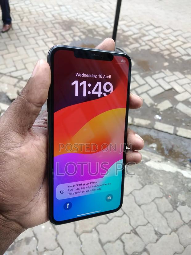 Apple iPhone XS Max 256 GB Black - main view