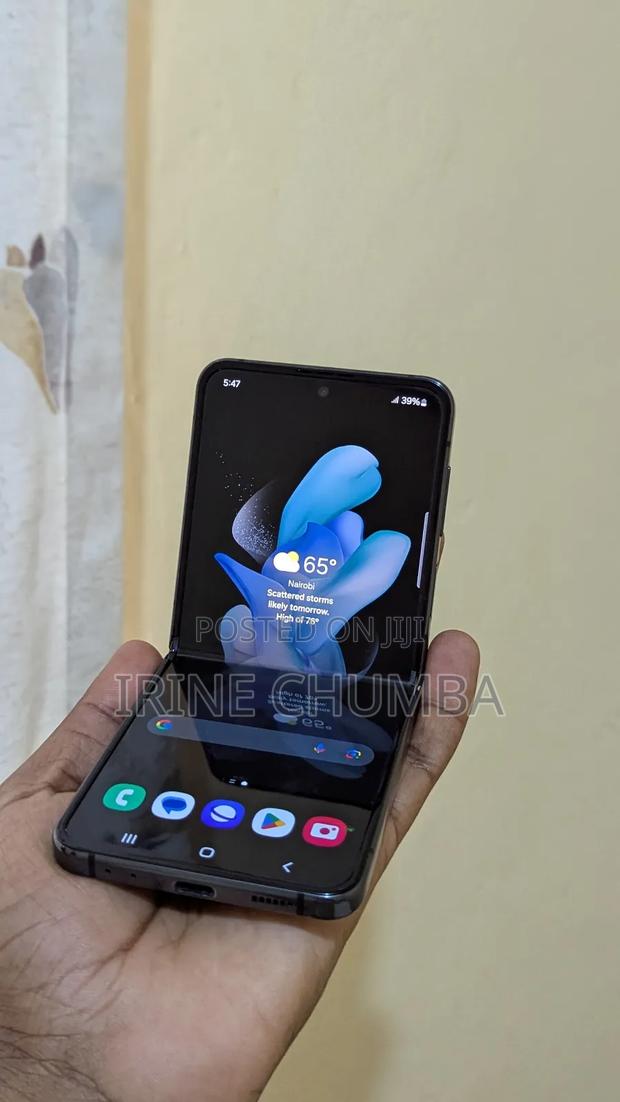 Samsung Galaxy Z Flip4 128 GB Black - thumbnail 3