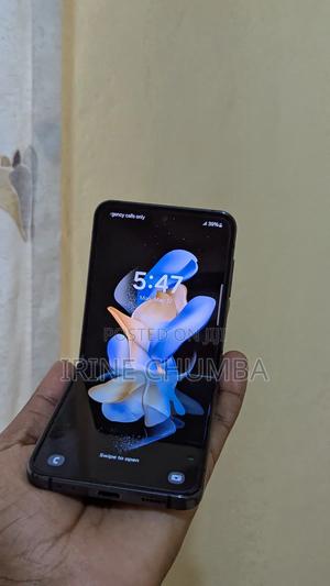 Samsung Galaxy Z Flip4 128 GB Black - thumbnail 2