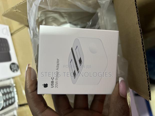 20watts Apple Power Adapter. - main view