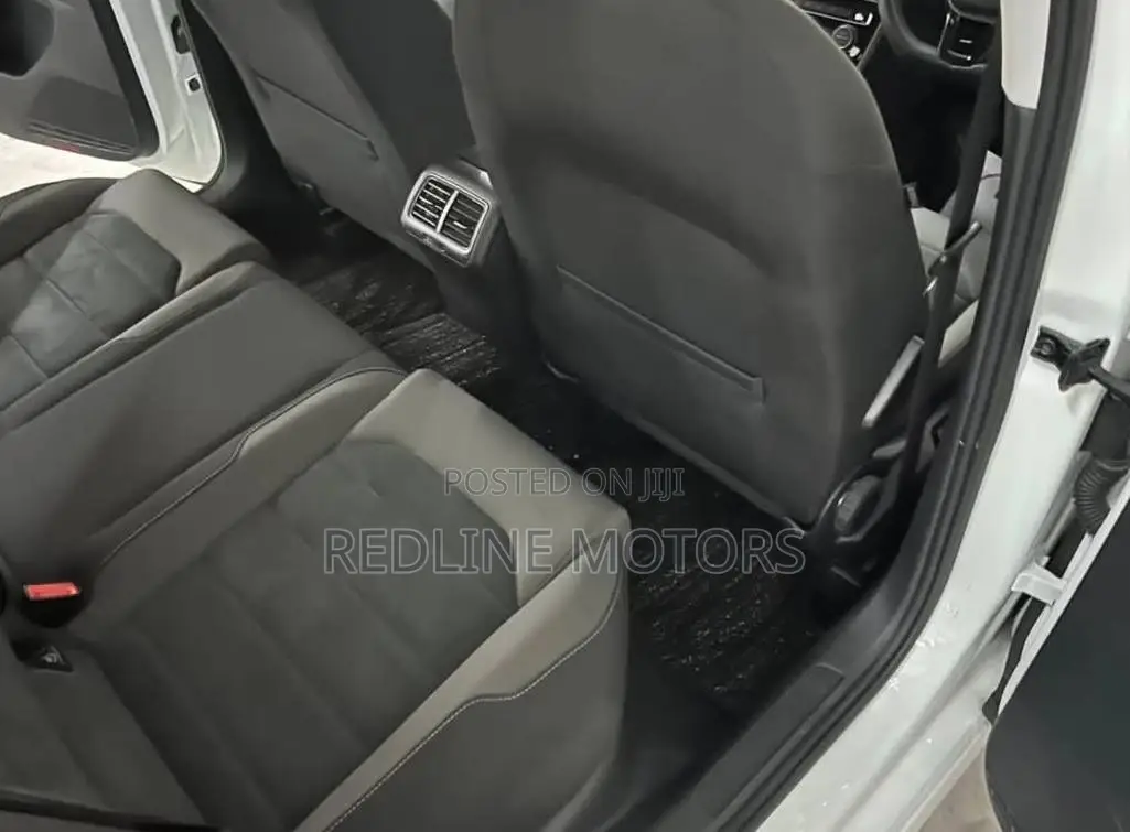 Volkswagen Golf TSI S FWD 2018 White