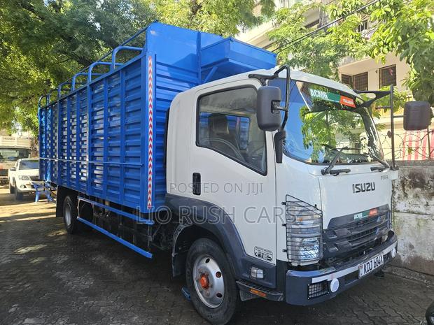 Isuzu FRR Looking Smart - main view