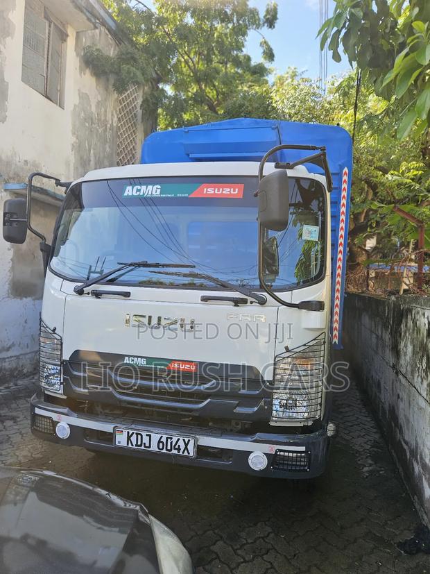 Isuzu FRR Looking Smart - thumbnail 2