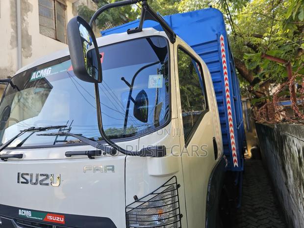 Isuzu FRR Looking Smart - thumbnail 13