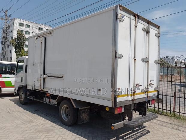 Isuzu Elf With Fridge Body - thumbnail 4