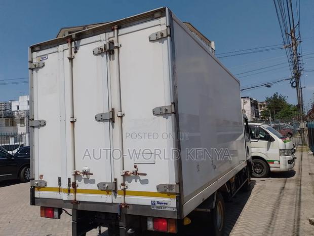 Isuzu Elf With Fridge Body - thumbnail 6