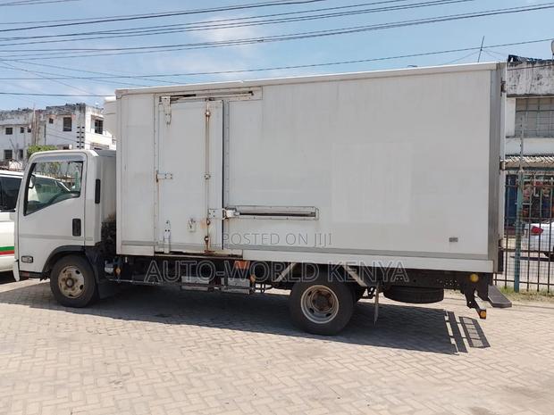 Isuzu Elf With Fridge Body - thumbnail 7
