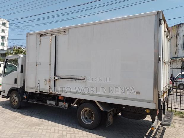 Isuzu Elf With Fridge Body - thumbnail 9
