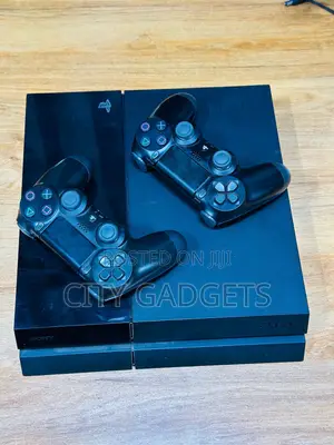 Ps4 With Two Controllers