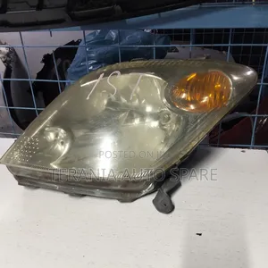 Toyota Ist 2005 Headlight