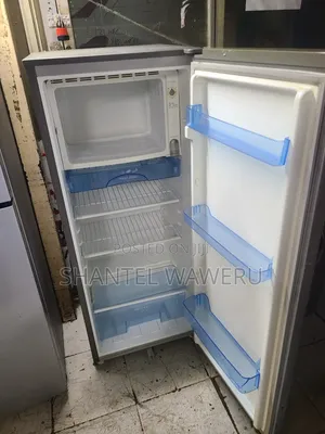 Von Hotpoint/ Silver 180litres Working Good