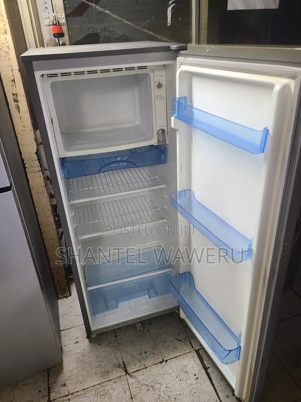 Von Hotpoint/ Silver 180litres Working Good - thumbnail 3