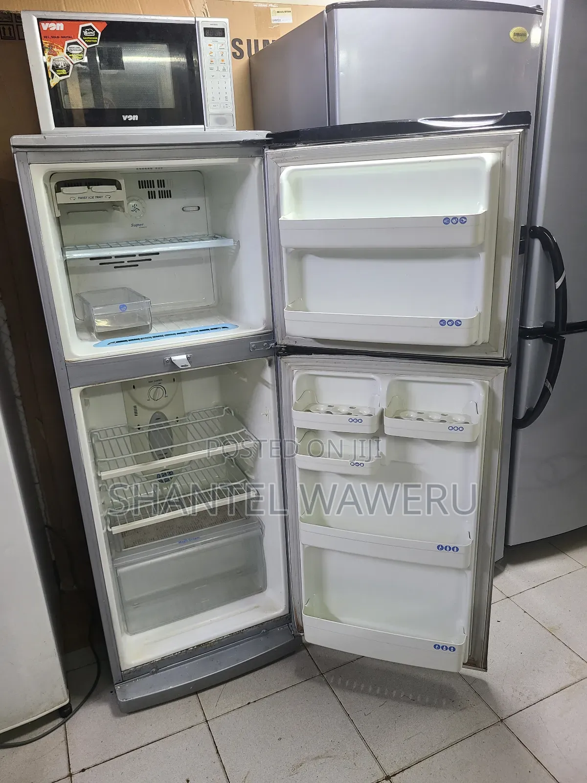 Large Double Double Door Fridge <></ Refrigerator A