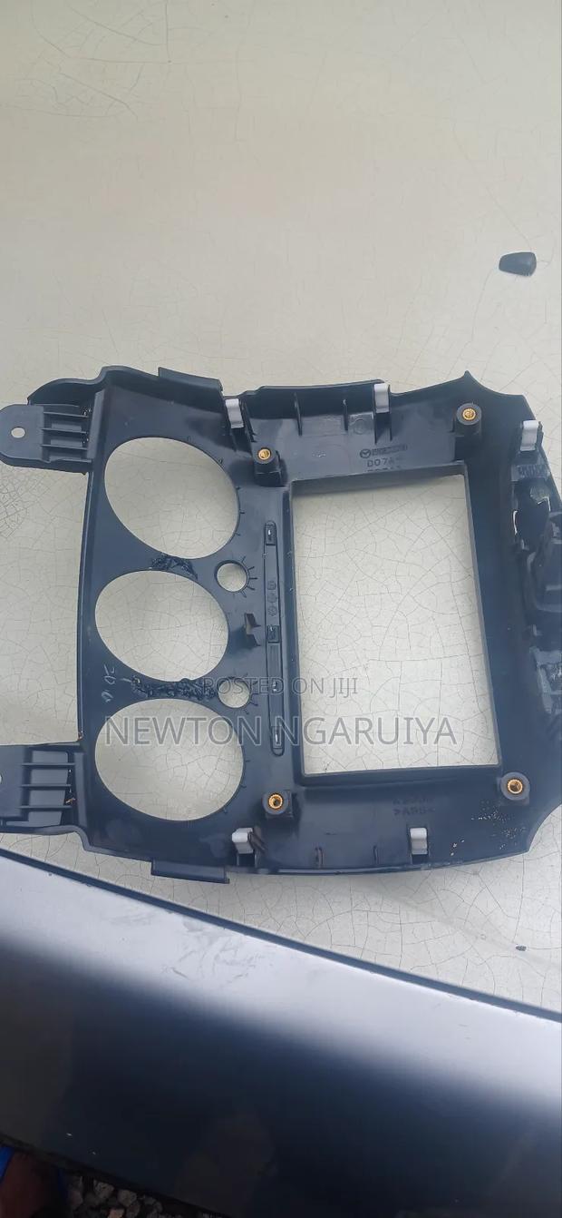 Mazda Demio Console - thumbnail 2